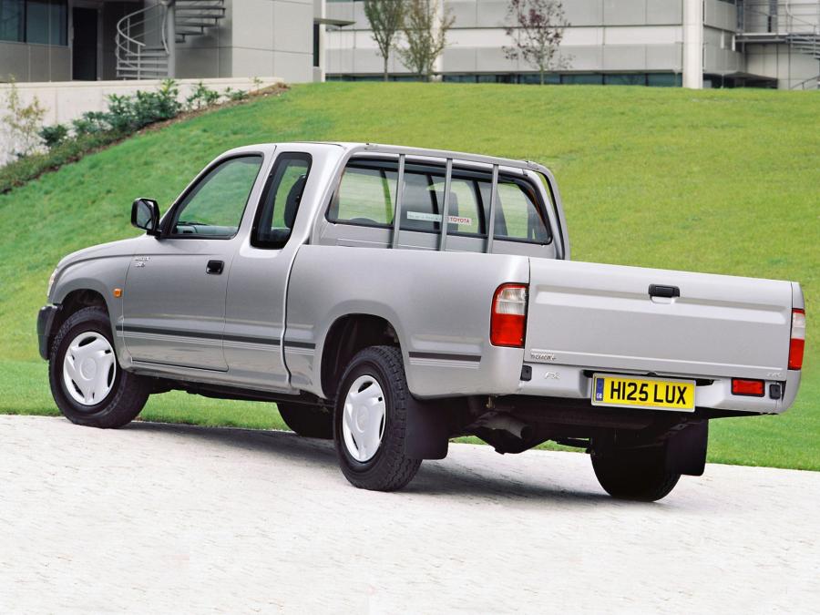  Toyota Hilux Xtra Cab 2001 года  (UK) (фото 3 из 4)